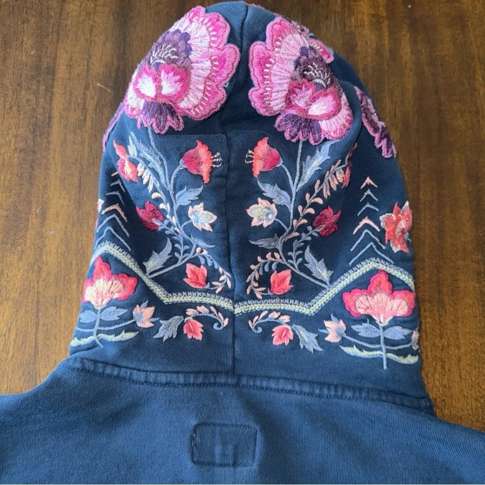 Driftwood Teddy Navy Blue Hooded Sweater Floral Embroidered Design Women's XS - Picture 12 of 12